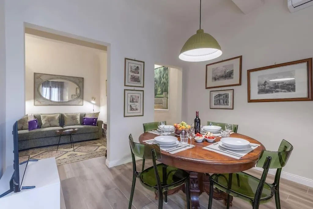 Apartment Oltrarno Family Suite In Florenz