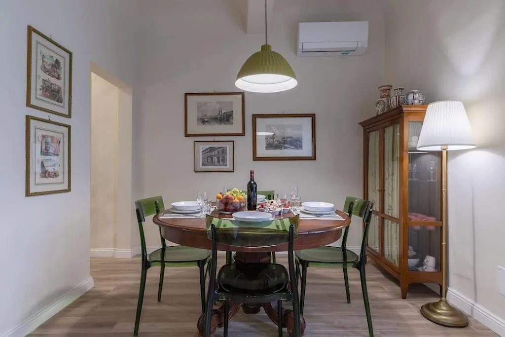 Apartment Oltrarno Family Suite In Florenz Italien