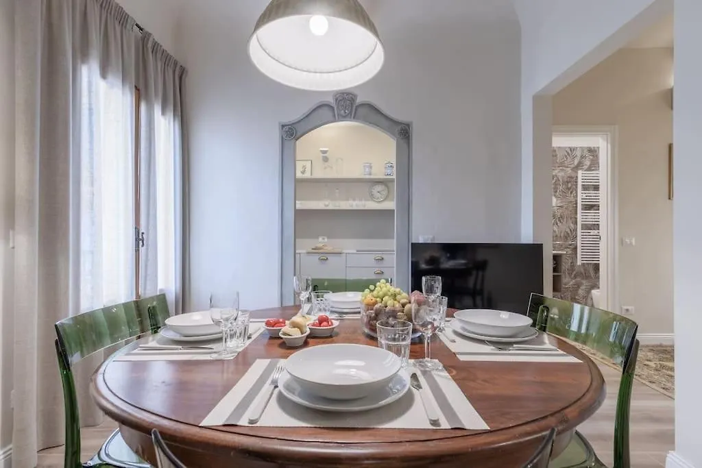 Oltrarno Family Suite In Florenz Apartment